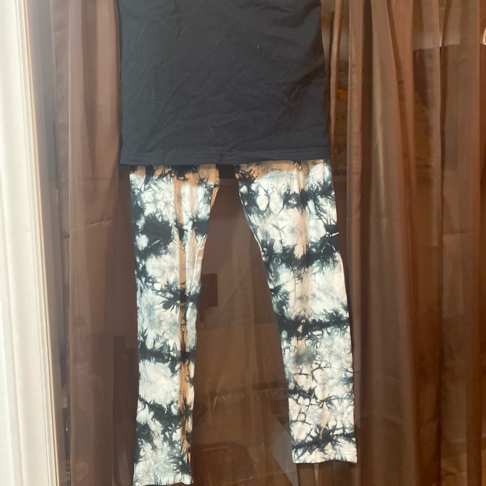 Skirt with sewn-in leggings
